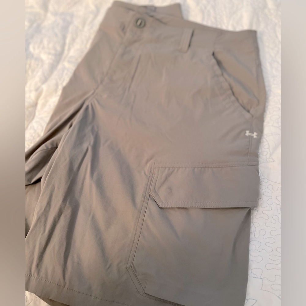 Under Armour, size 38, Fish Hunter Cargo Shorts in Gray